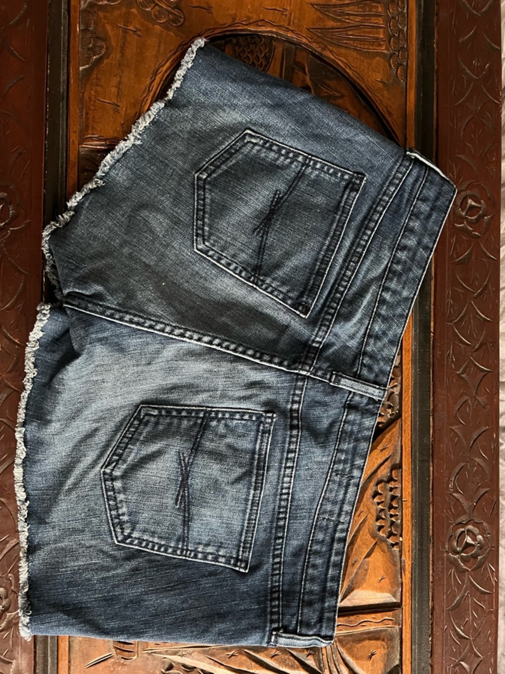 GAP Medium Blue Denim Cutoff Shorts - Picture 3 of 5